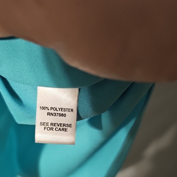 📢5 For $20 Blue and Green Bell Sleeve Blouse with Asymmetrical Hem - Picture 3 of 5